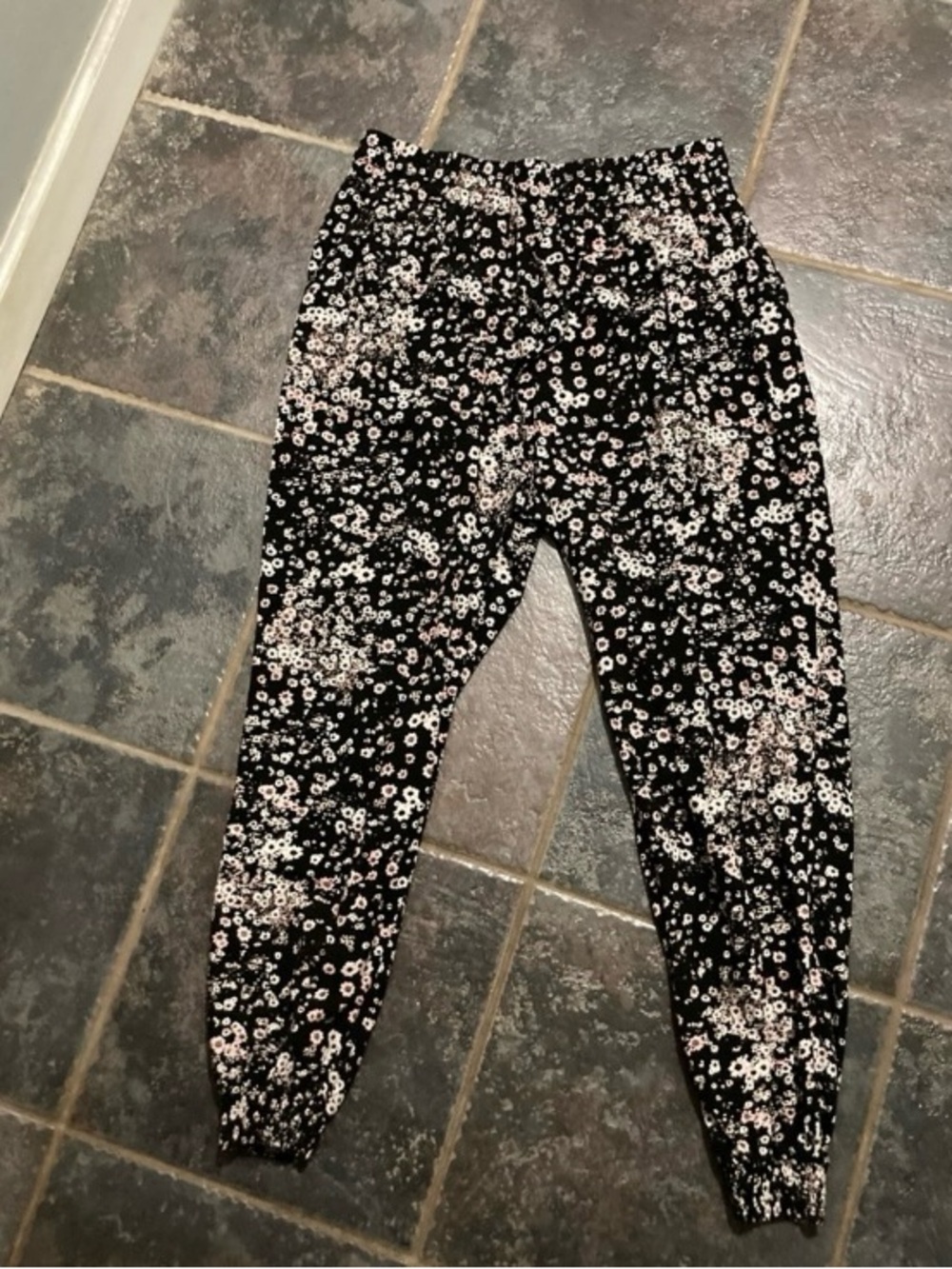 Garage Black Floral Casual Jogger Pants Black with Light Pink and White Size M